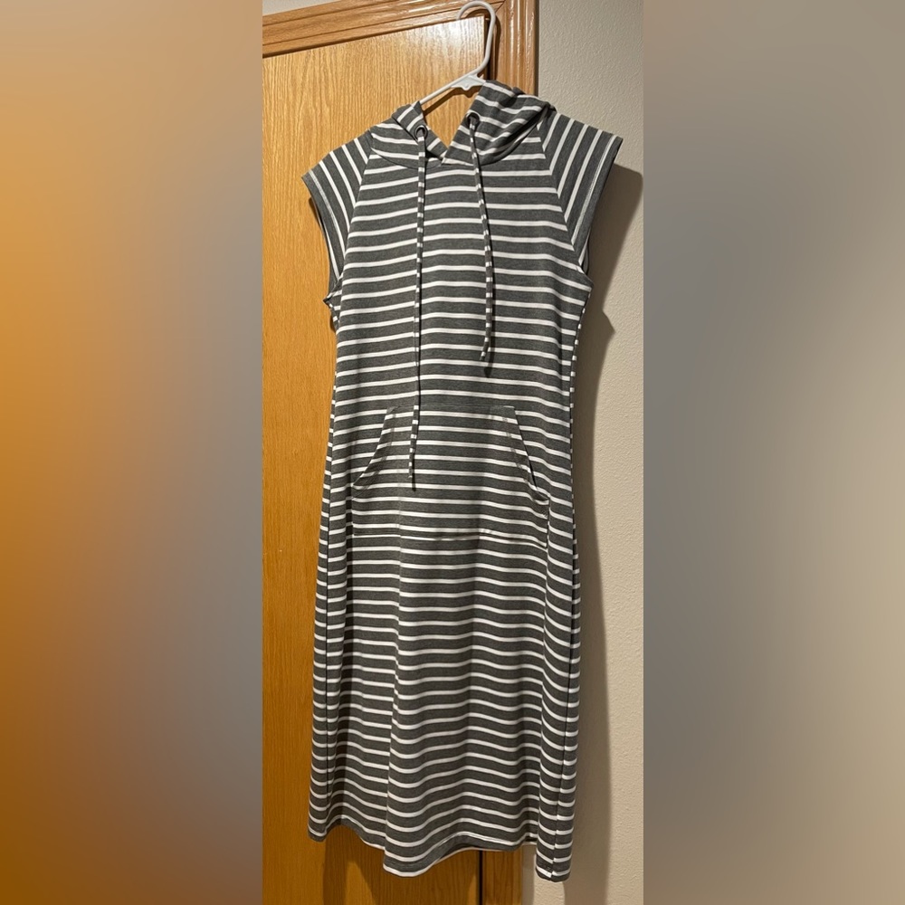 Women’s Z Avenue USA hooded dress